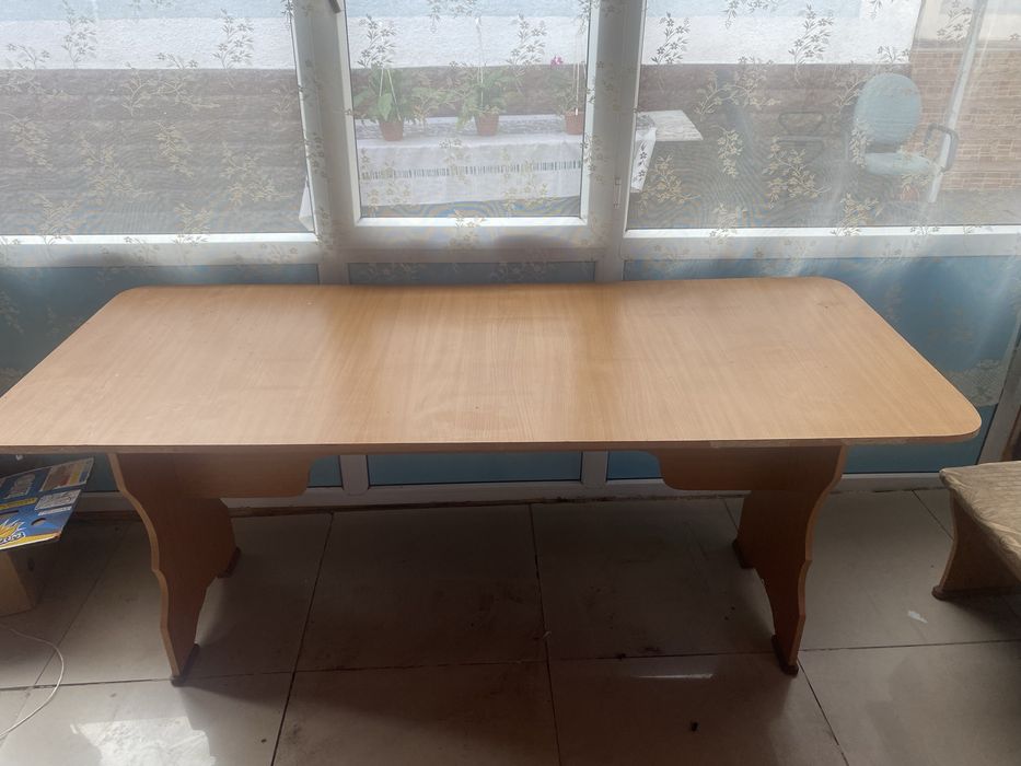 Стол с кухонной скамьей