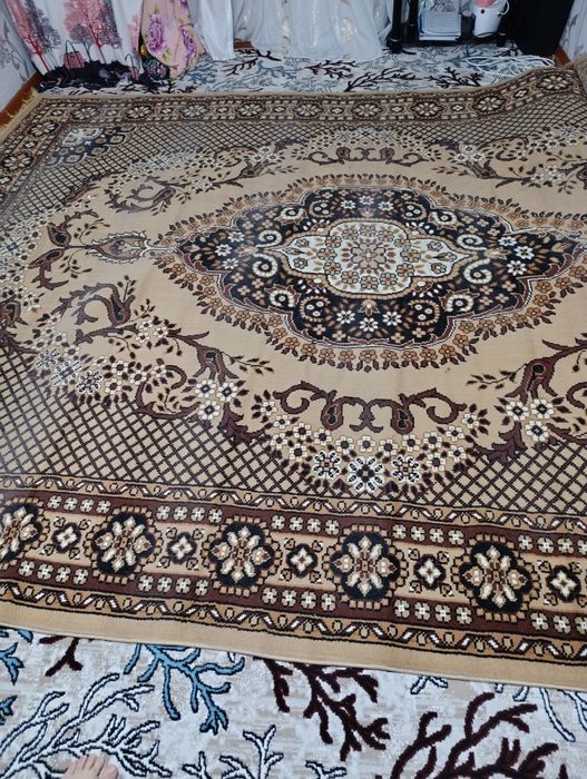 Ковёр бу в хорошем состоянии