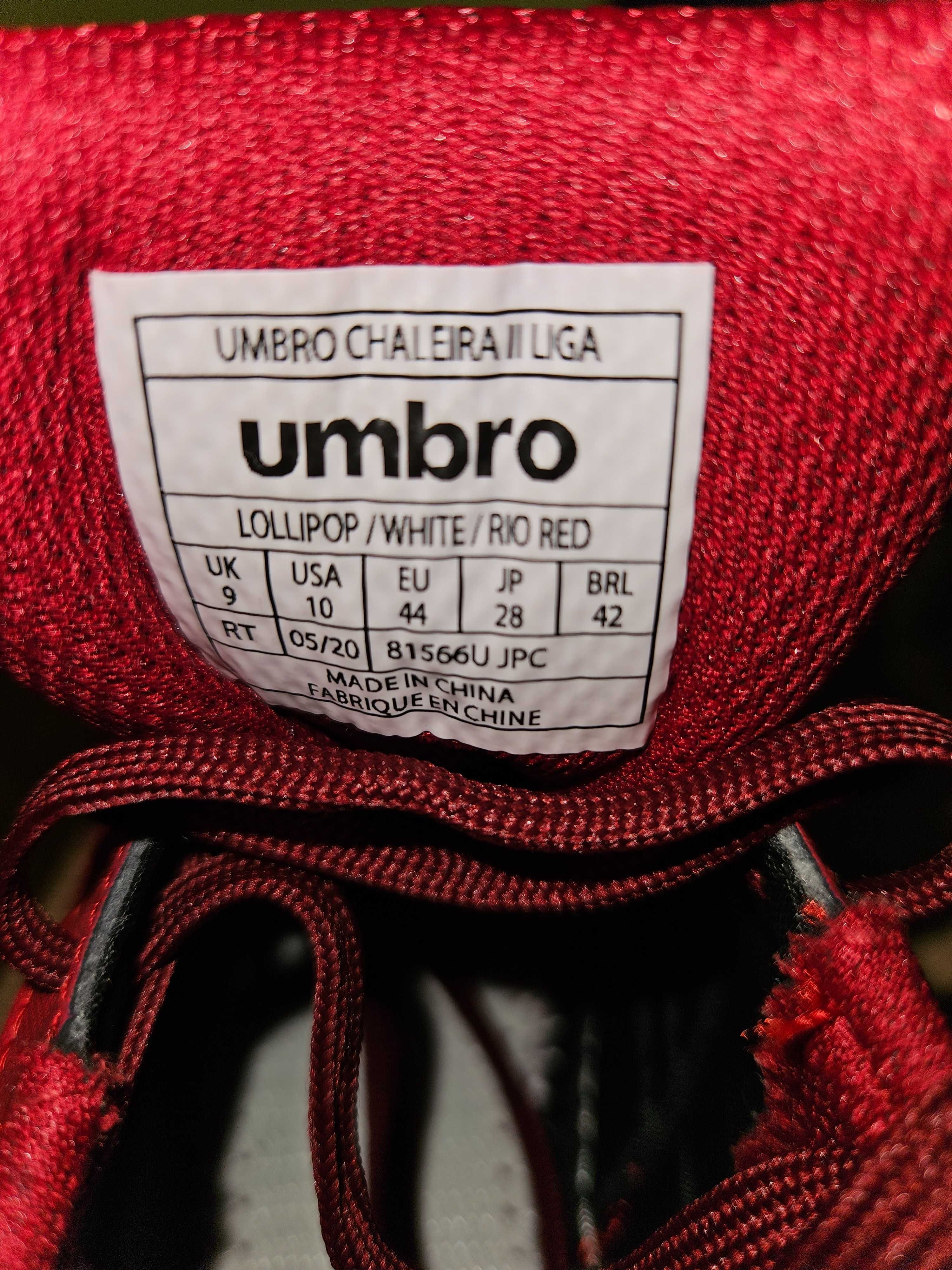 Продават се неупотребявани футболни обувки "UMBRO"