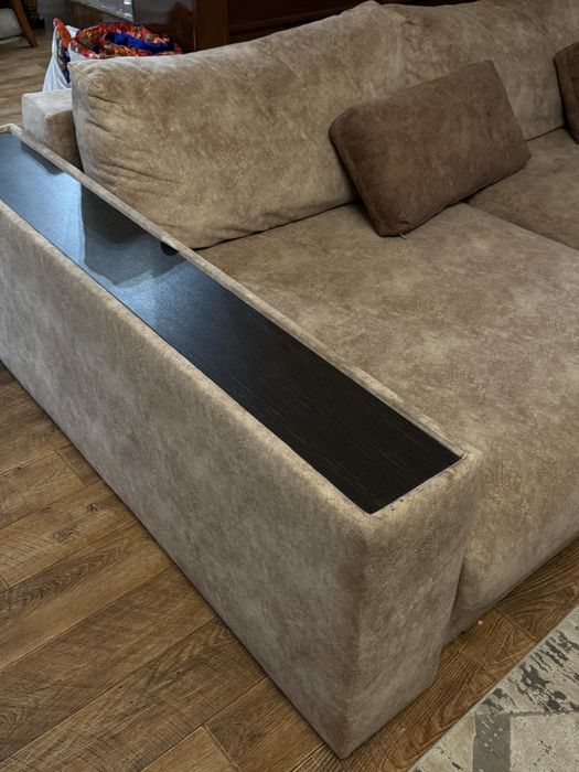 Продается угловой диван в отличном состояние