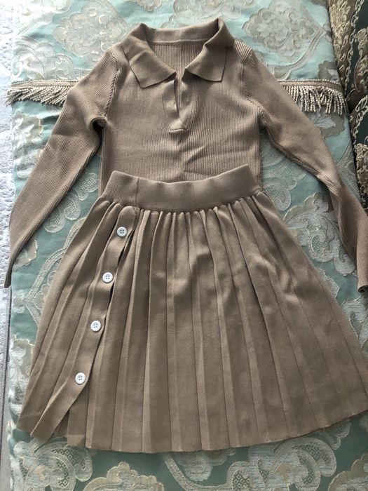 Костюм трикотажный на девочку 10-12 лет