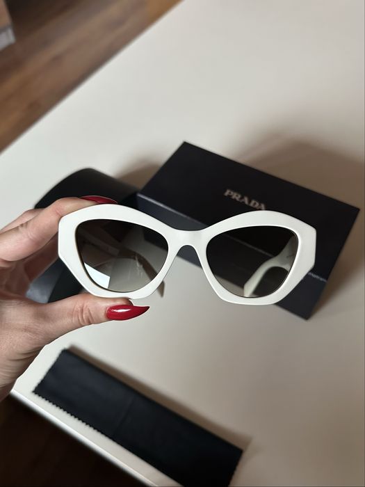 Слънчеви очила Prada