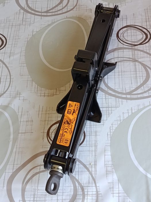 Домкрат новая оригинал японская Ниссан Жука