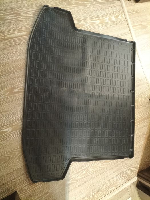 Продам коврик резиновый багажника Туксон