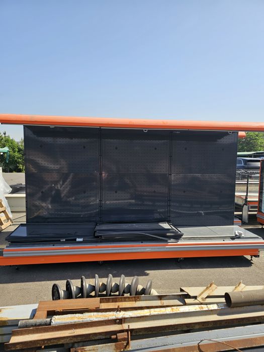 Продаются витринные холодильники