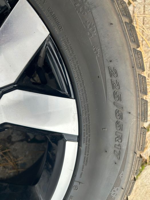 Продавам чисто нови гуми с джанти за Дачия Дъстър