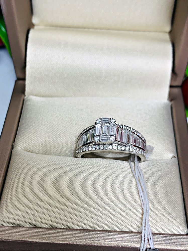 Роскошное и современное бриллиантовое кольцо