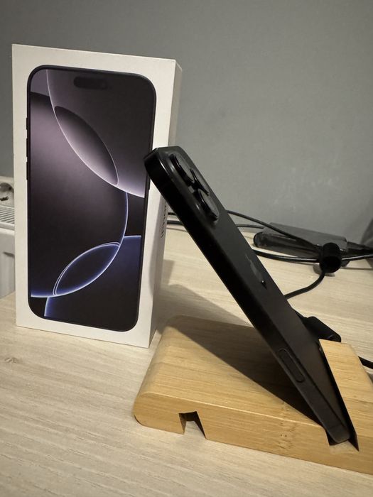 Vand/schimb iPhone 16 PRO MAX ( FACTURA+GARANTIE)