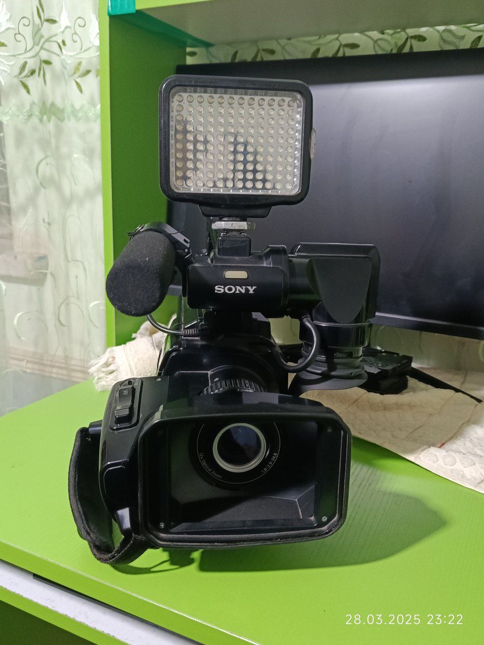 Kamera Sony akumlator flesh kard qoʻshib beriladi
