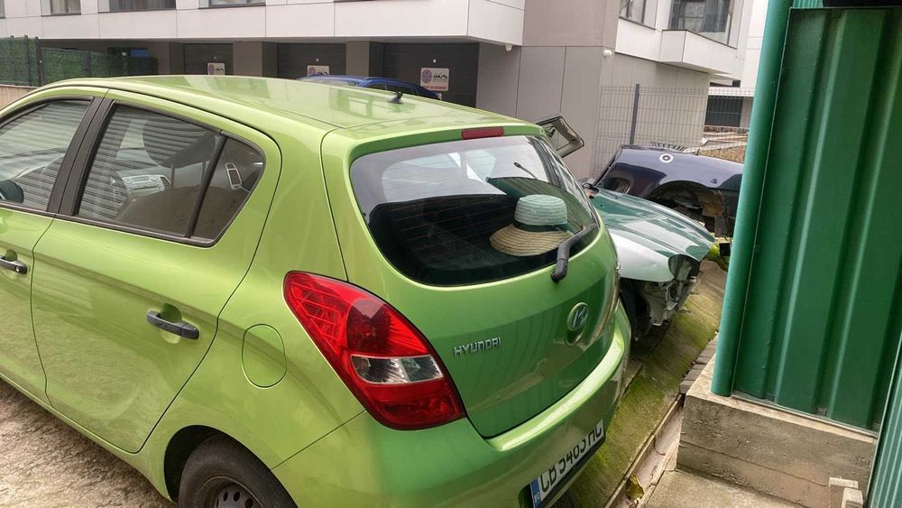 хюндай hyundai i20 2009 за части или ремонт