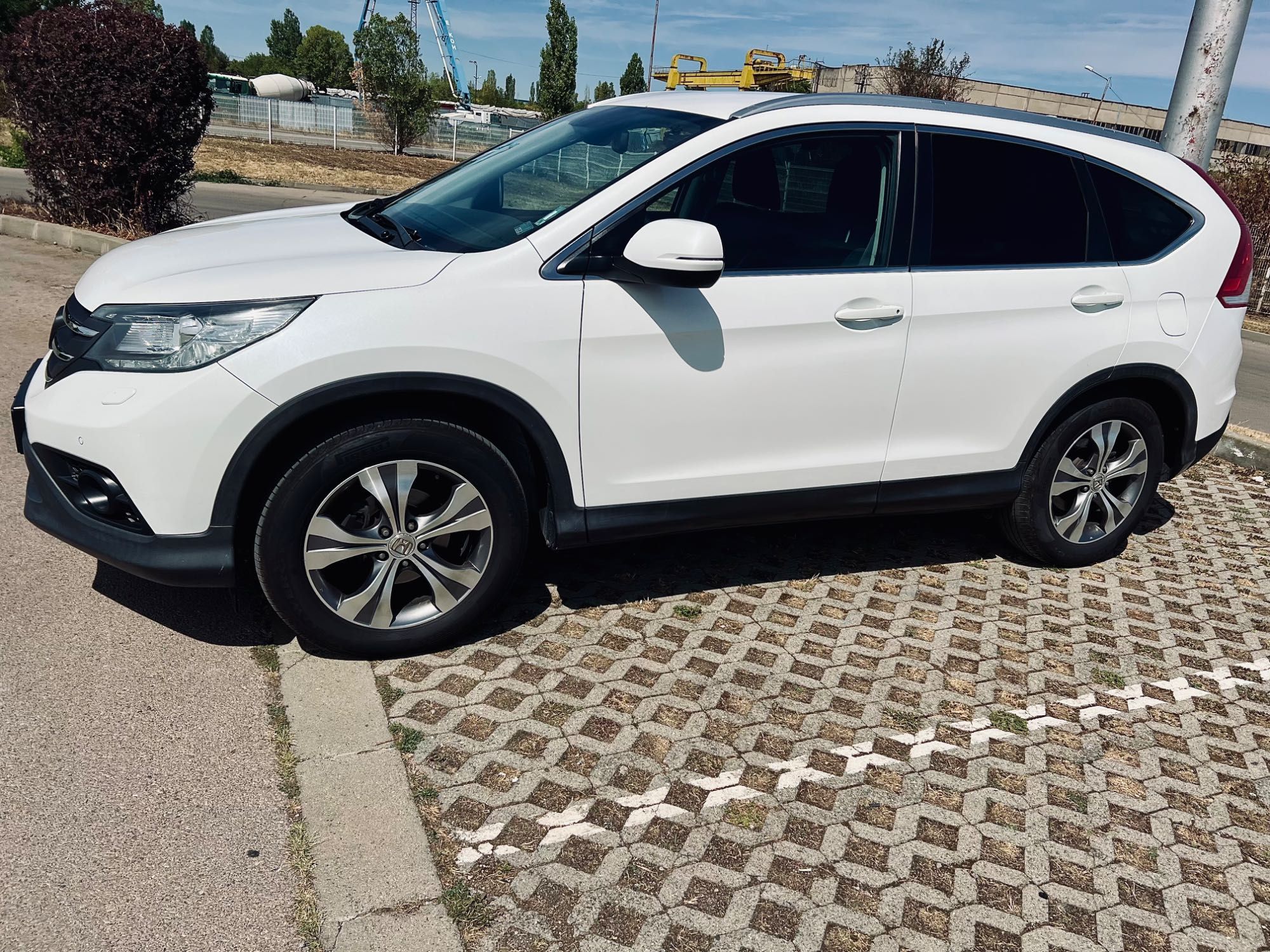 Продавам Honda Cr-v