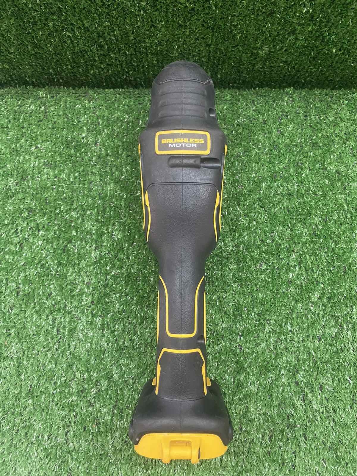 Мултитул (реноватор) на DeWALT DCS355