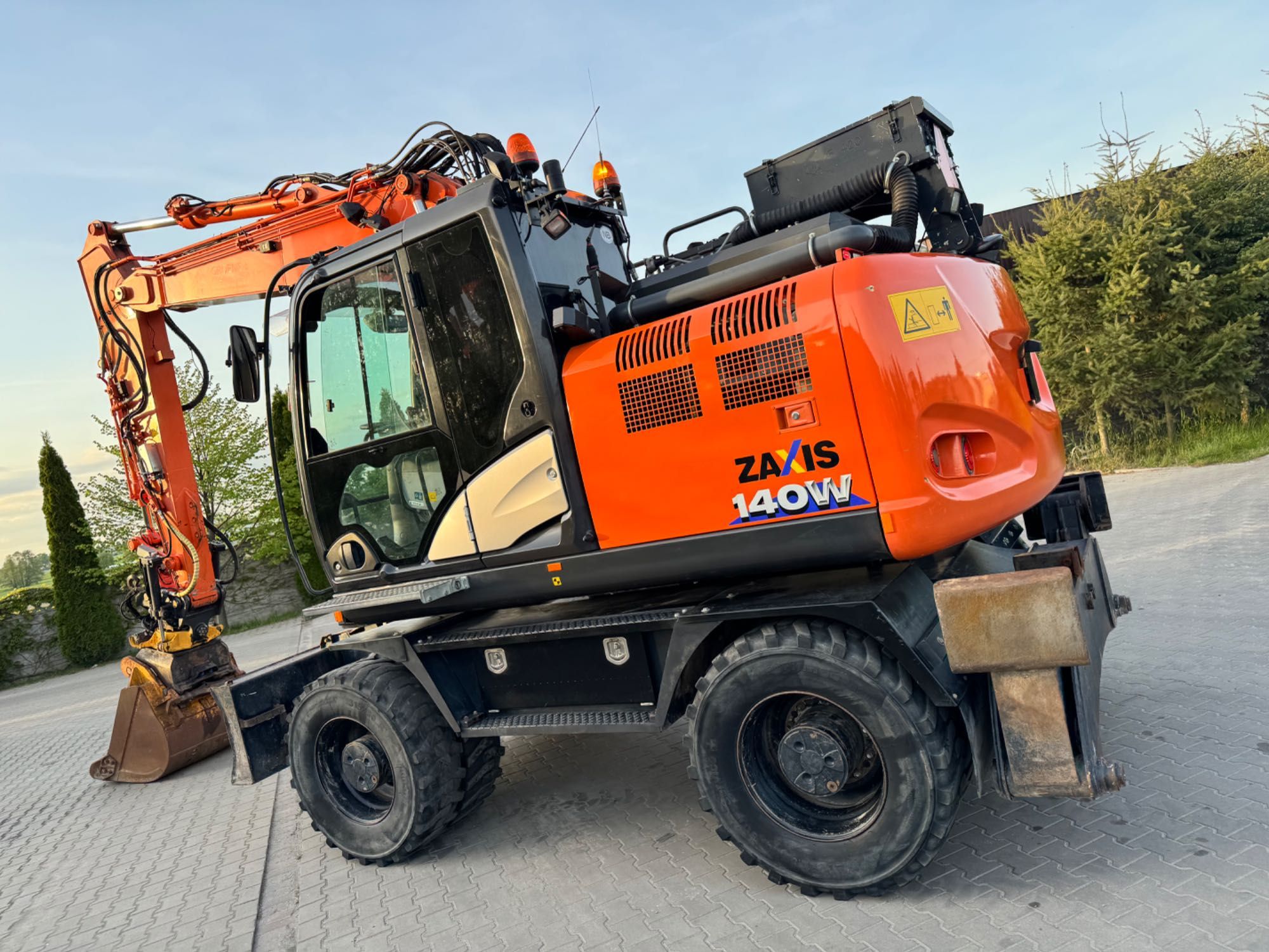 Hitachi ZX140 W6 rototilt engcon excavator cu roți 2019
