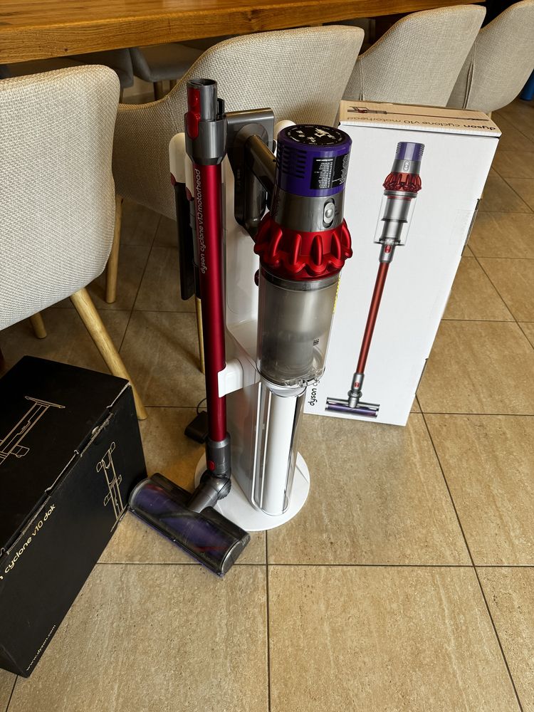 Aspirator vertical DYSON V10 MotorHead + Stand podea cu accesorii!