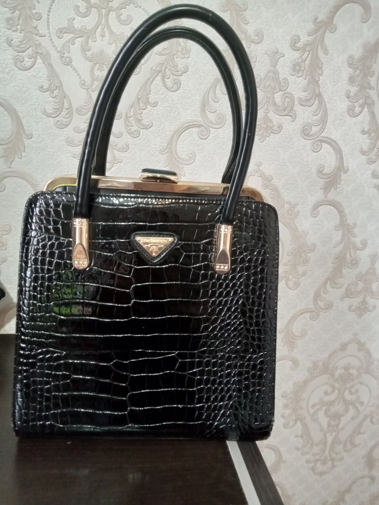 Продам сумку женскую.