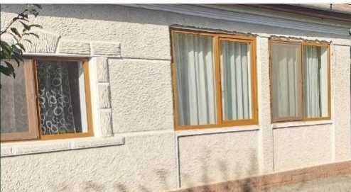 Vand usa intrare, geamuri si usi interioare