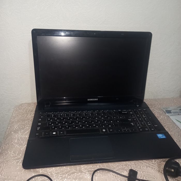 Ноутбук Samsung.