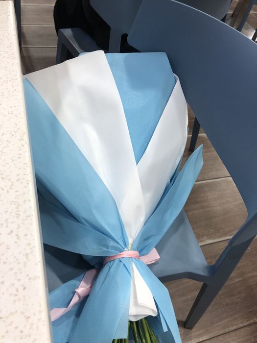 Цветы кустовые розы 15шт