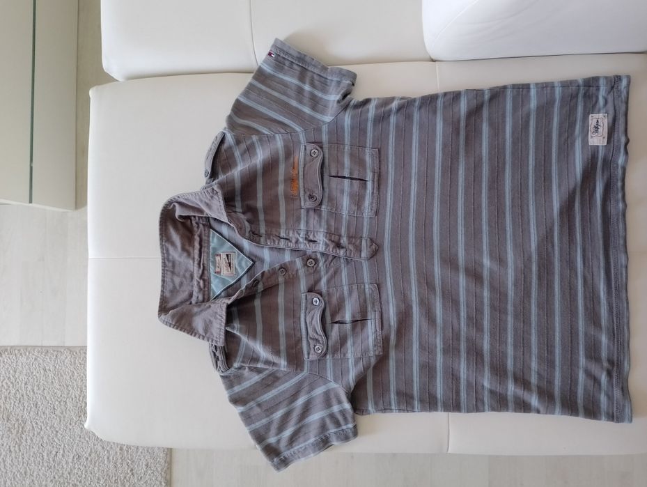 Vând tricou Tommy Hilfinger, produsul este original,marimea M.