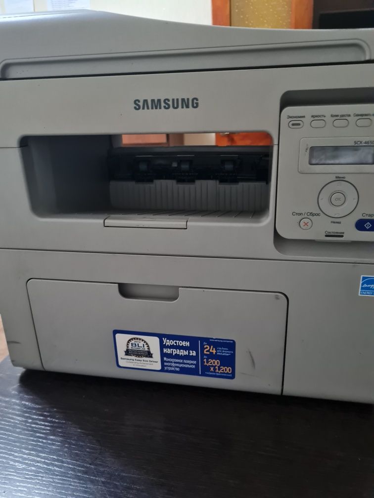 Продам принтер в отличном рабочем состоянии с 8-запасными катриджами