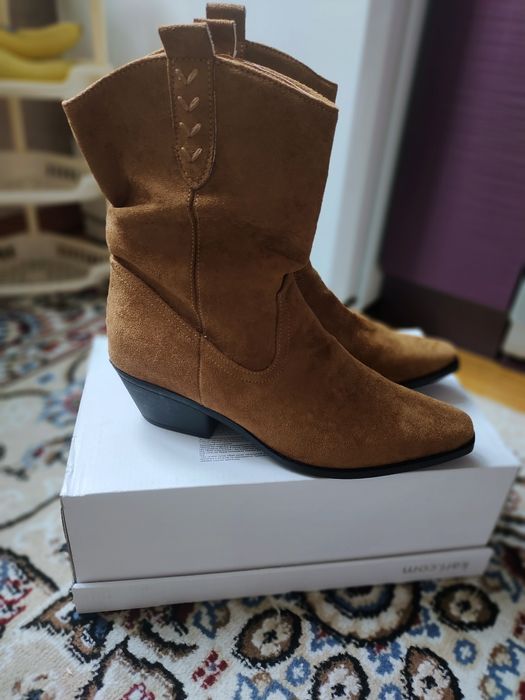 Продам недорого модные сапоги