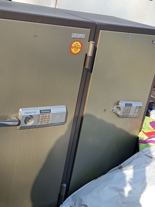 Продам большой сейф