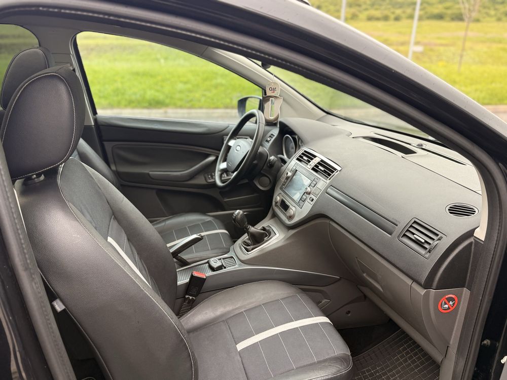Ford Kuga 4X4 Navigație Panoramic titanium