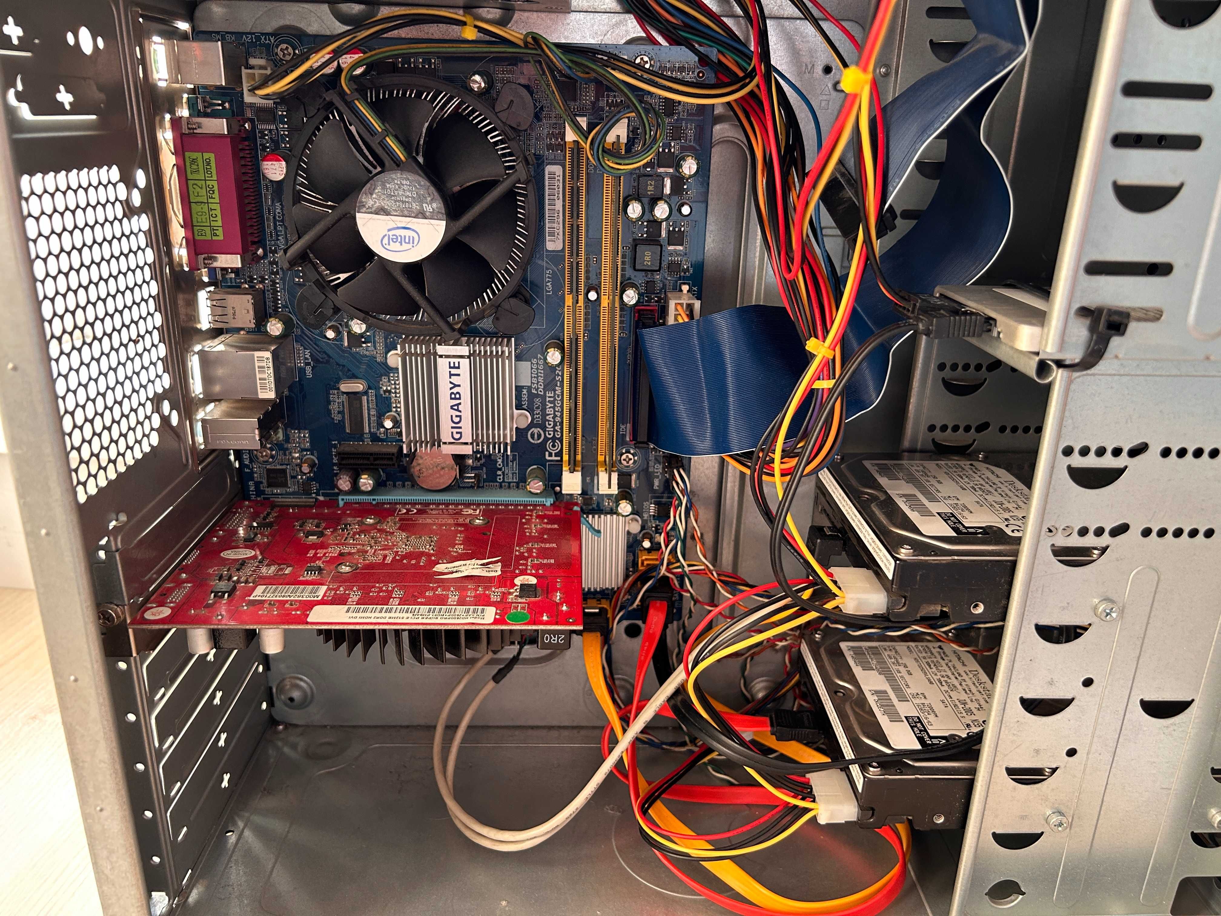 Продавам настолен компютър 128 GB SSD + 500GB HDD, 3GB RAM