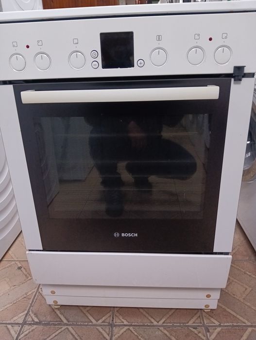 Свободно стояща печка с керамичен плот Бош Bosch   2 години Гаранция!