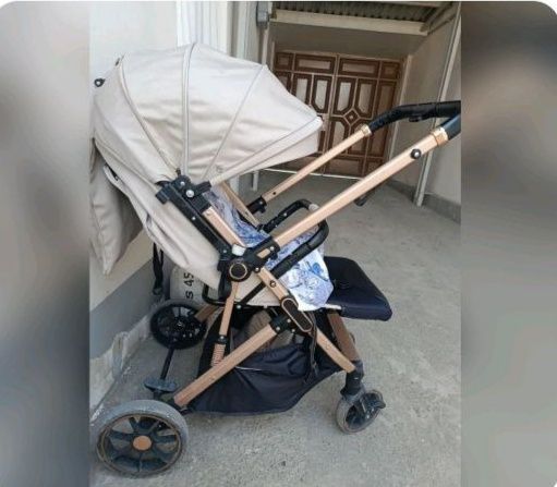 Продаются две коляски отличном состоянии.