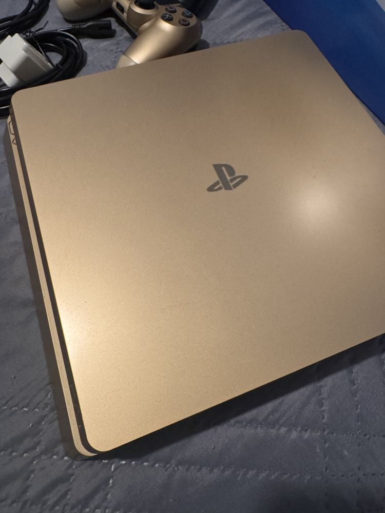 Play Station 4 slim 1 TB - gold + 4 игри