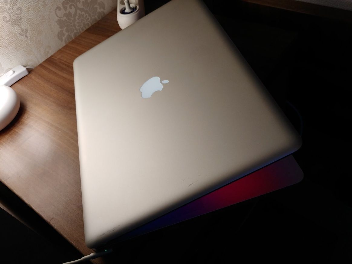 Macbook Pro 17 inch 2011 defect dar functional