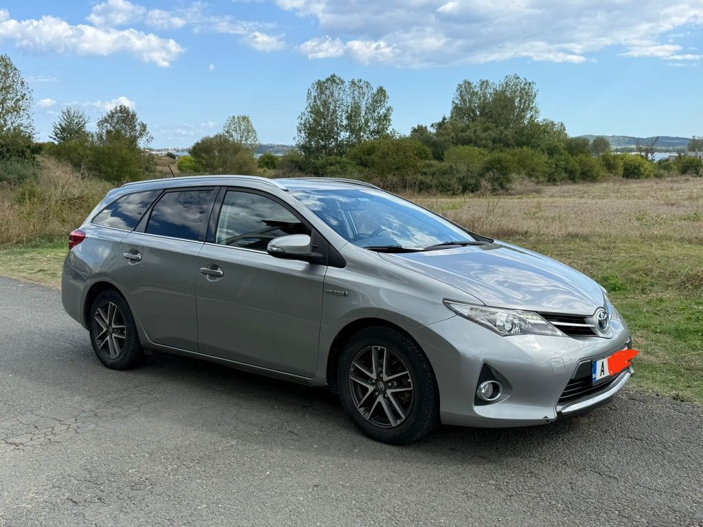 Toyota Auris 1, 8/99 коня  2015г.