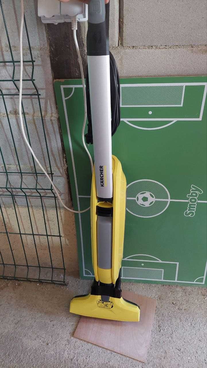 Karcher FC 5 Уредът за почистване на под  с микрофибърни ролки