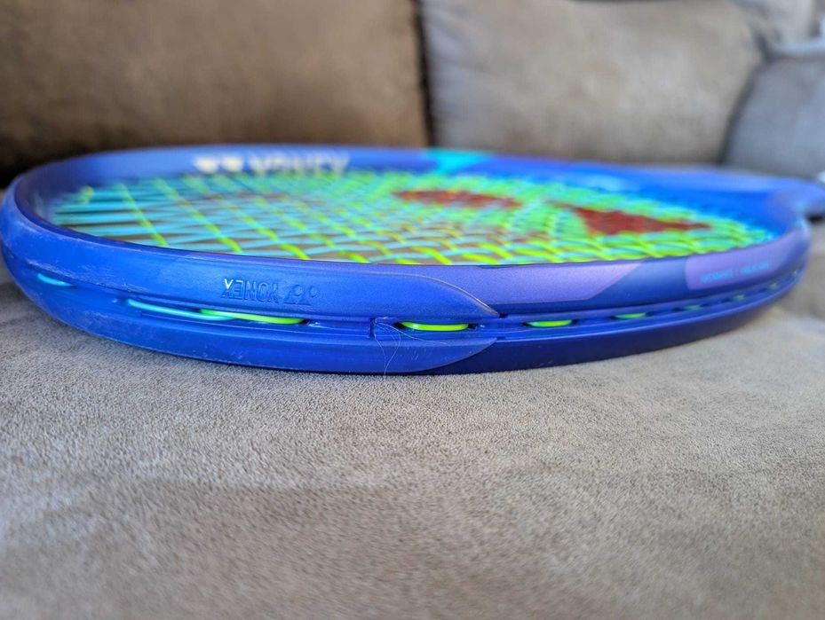 Racheta Yonex Ezone 100  Blast Blue ( 2025 )  300g Grip 2