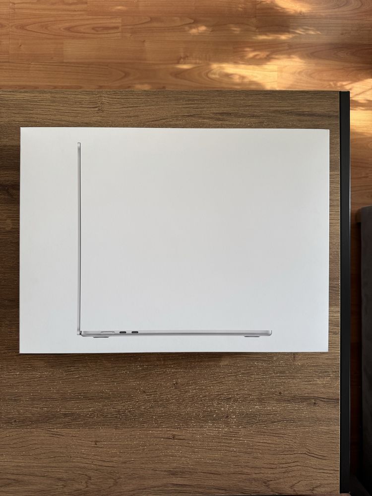 MacBook Air 15” M2 512GB SSD Silver - Като Нов