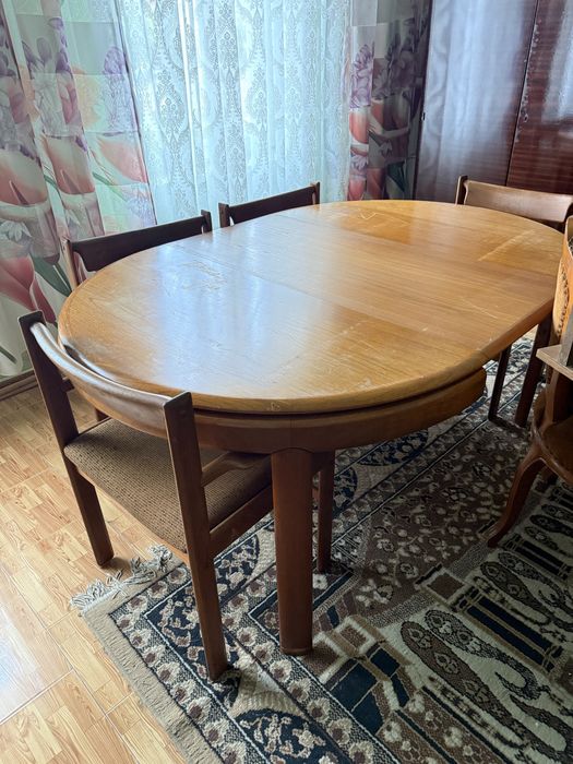 Masa din lemn masiv extensibila cu scaune