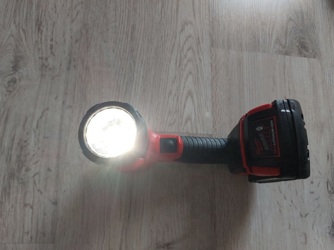 Lanterna milwaukee M18 TLED cu baterie acumulator 2 amperi, set