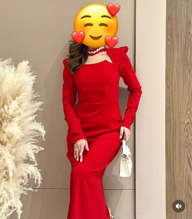 Платья одевалось один раз. В отличном состояний. Размер S 42.