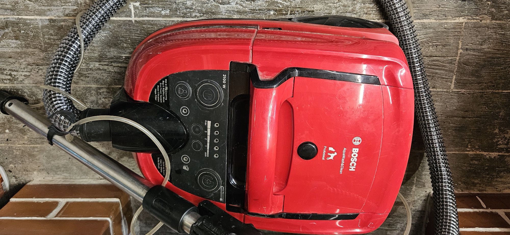 Прахосмукачка за мокро и сухо почистване Bosch BWD421PET