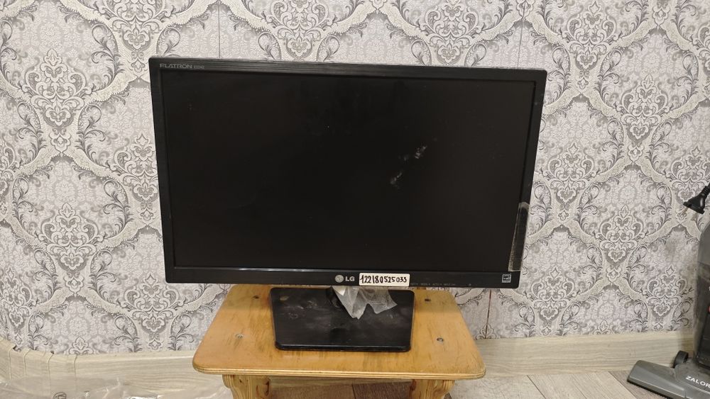 Монитор LG E2242