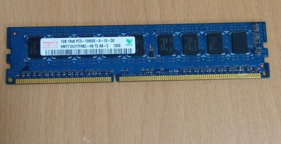 Vand Memorie RAM Hynix 1GB DDR3 pentru PC