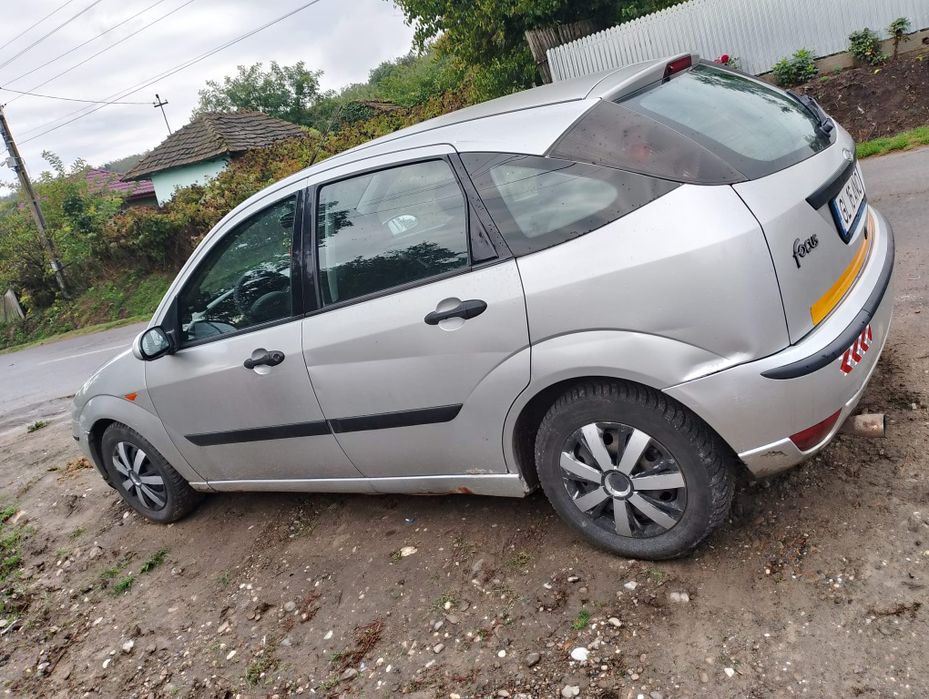 Vând Schimb Ford Focus.