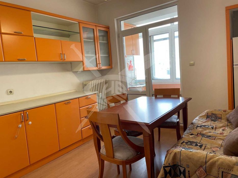 Дава се под наем Тристаен апартамент в София, Център - 77 кв.м за 747.66 € - Снимка #2