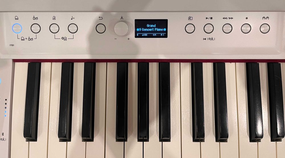 Pian digital Roland F701-WH alb mat – stare excelenta