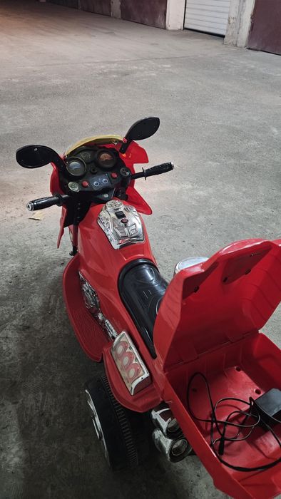 Акумулаторно детско моторче