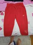 Pantaloni Nike în stare perfectă purtați o singura dată