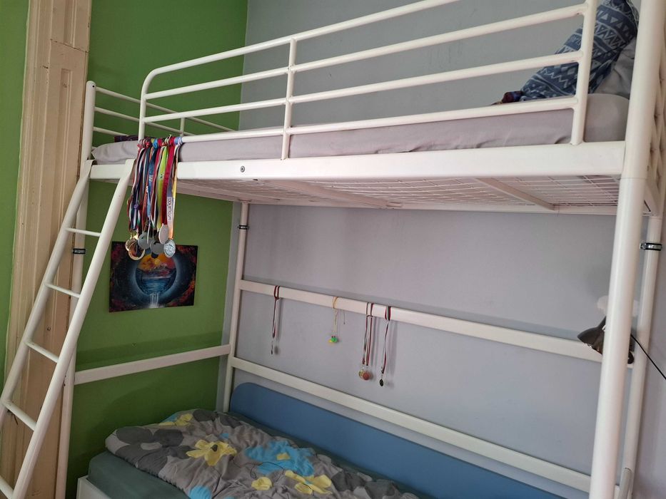 Високо горно легло надстройка с матрак