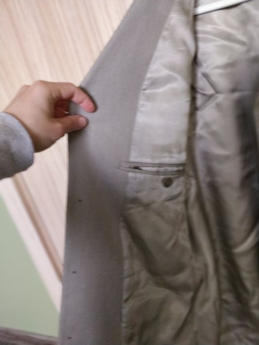 Продавам мъжки костюм на Теодор