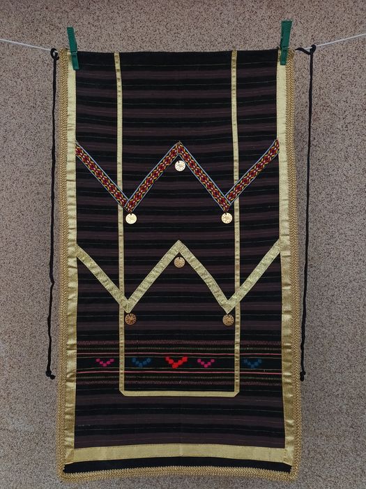 Автентични престилки за национална носия.